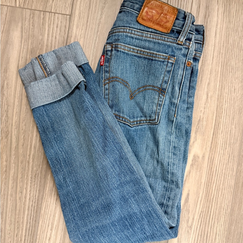 Levi's Classic Blue Jeans with Signature Stitching